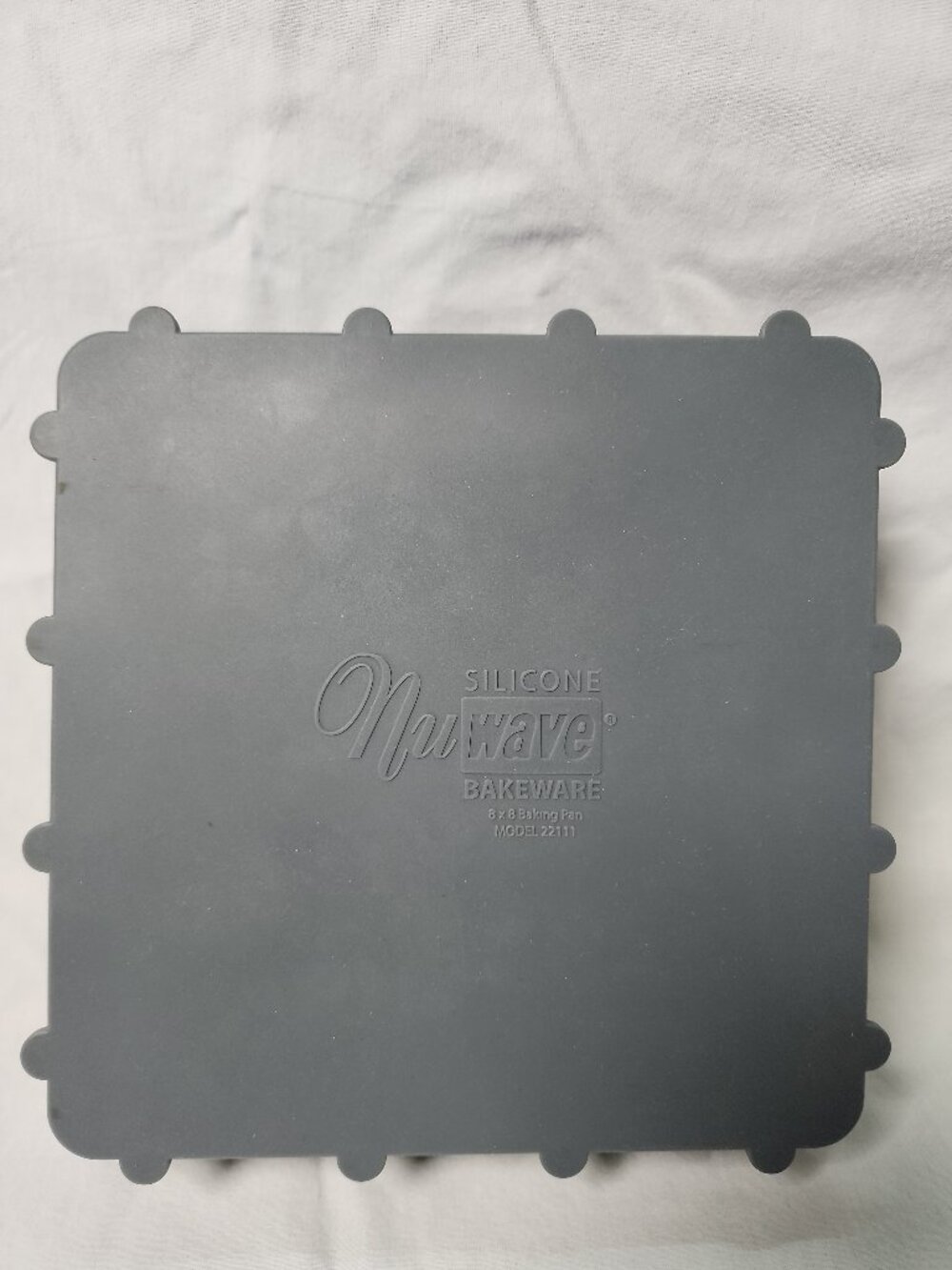 NuWave 8x8-inch silicone baking pan Bakeware Gray 22111 Square